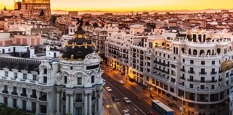 edificio metr�polis en la calle gran villa de madrid
