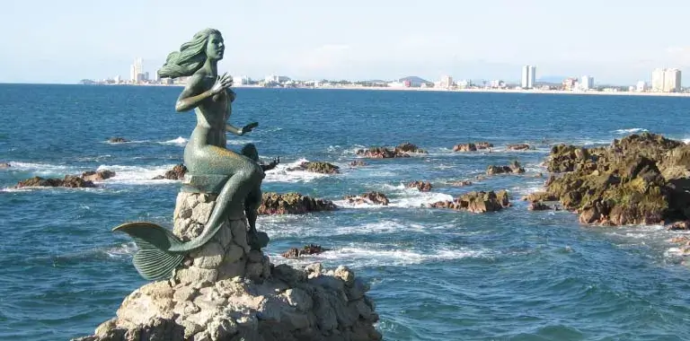 escultura de la reina de los mares en mazatl�n