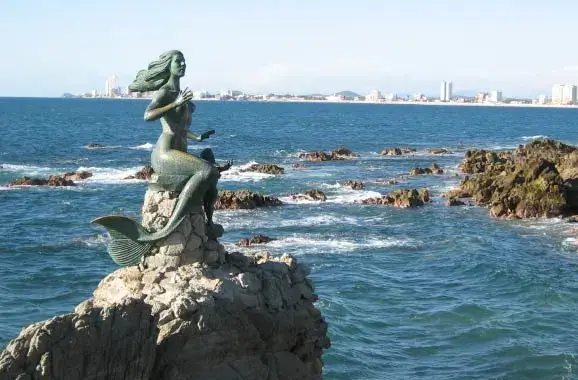 escultura de la reina de los mares en mazatl�n