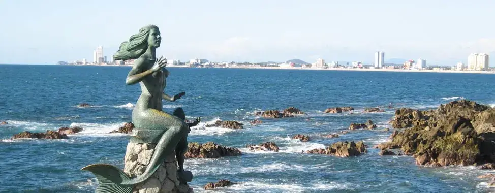 escultura de la reina de los mares en mazatl�n