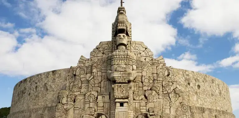monument to the homeland in merida