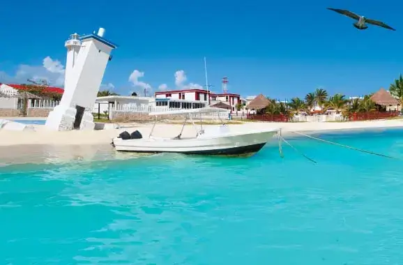 faro inclinado en puerto morelos