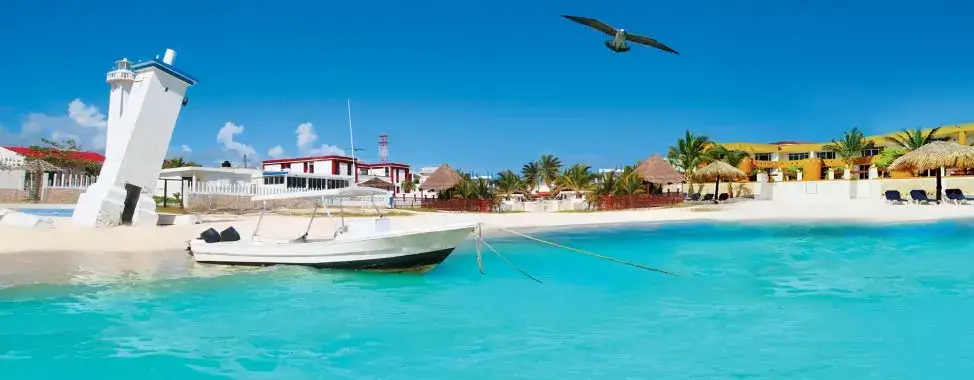 faro inclinado en puerto morelos