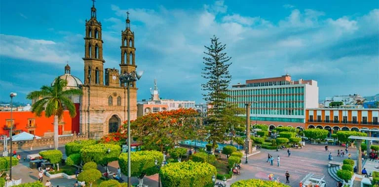 catedral de tepic en la plaza principal