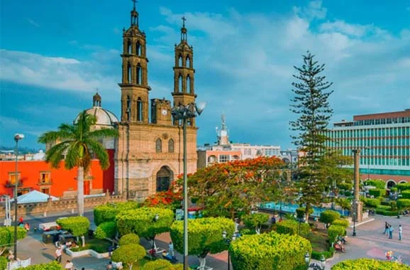 catedral de tepic en la plaza principal