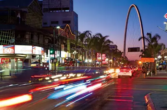arco reloj monumental en tijuana