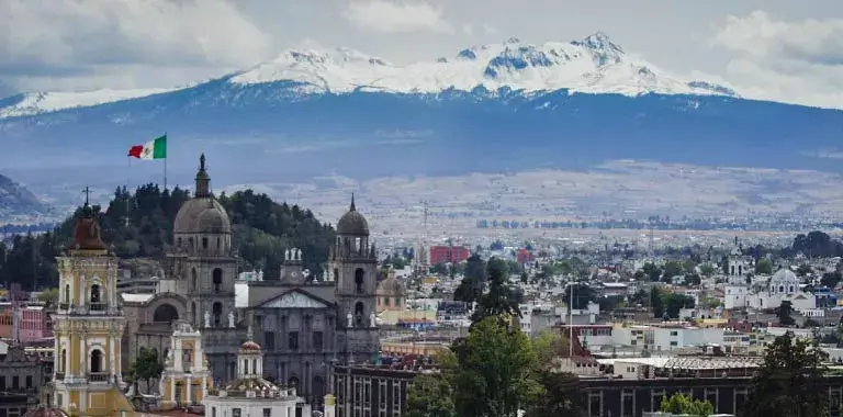 vista a�rea de la catedral y nevado de toluca