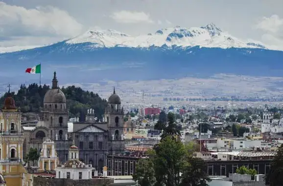 vista a�rea de la catedral y nevado de toluca